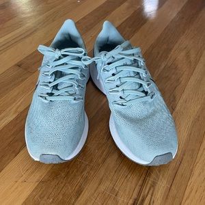 Nike Zoom Pegasus size 7. Only worn a few times. Minty blue/ green color.